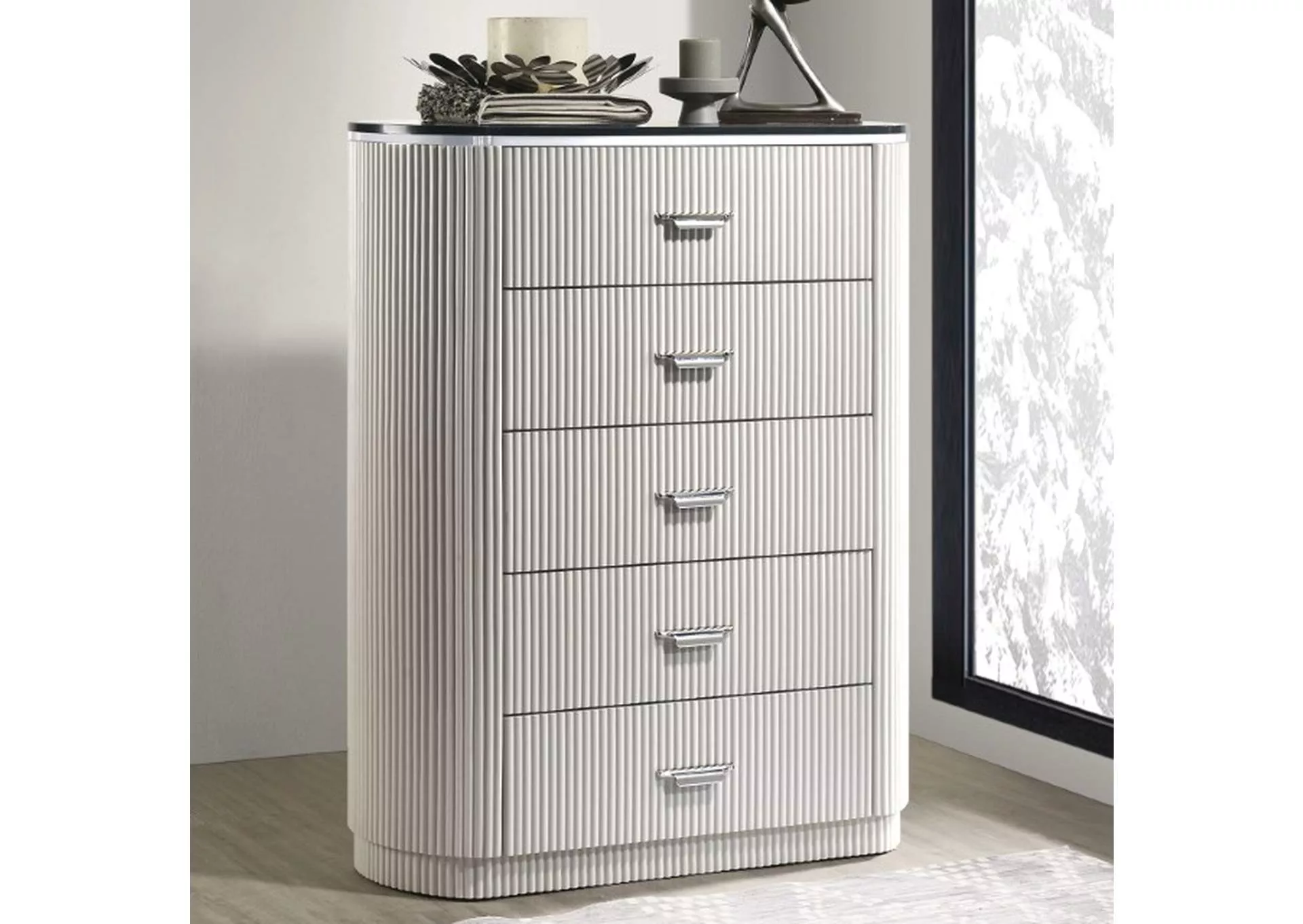 Aldgate - Chest