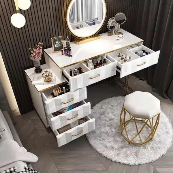 Attractive Designed Dresser Table