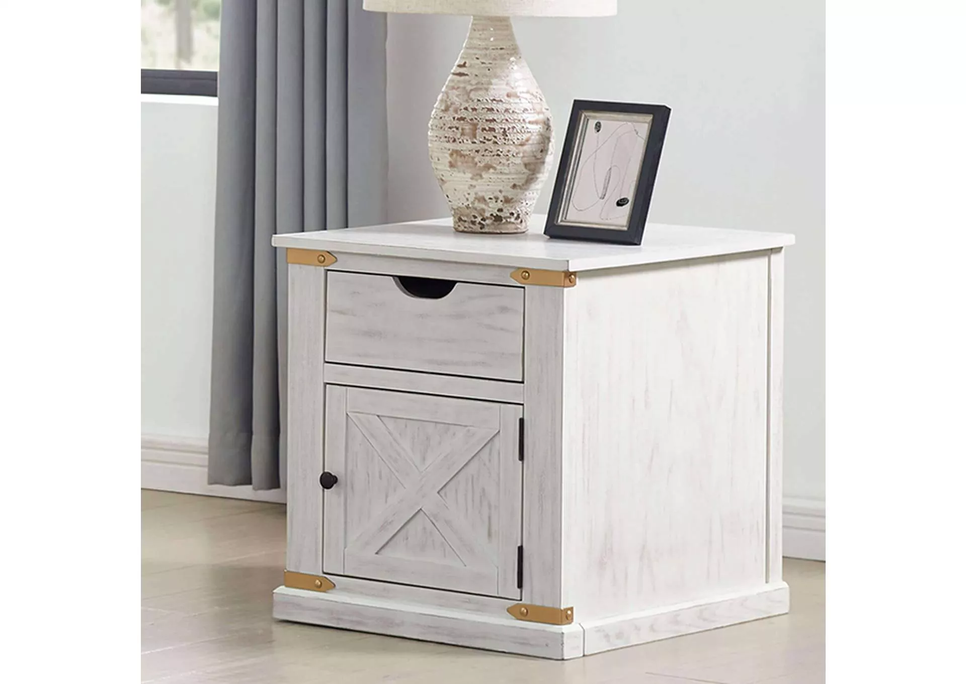 Bacerra - End table