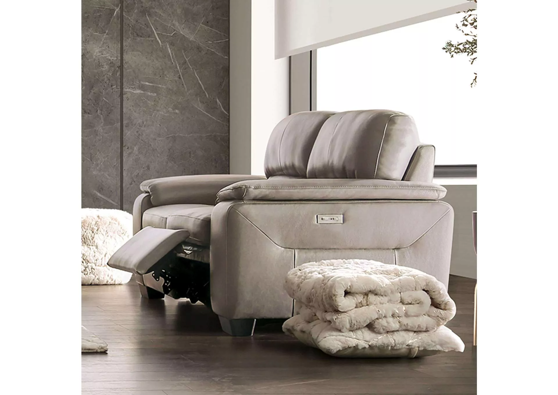 Balderico - Power Loveseat