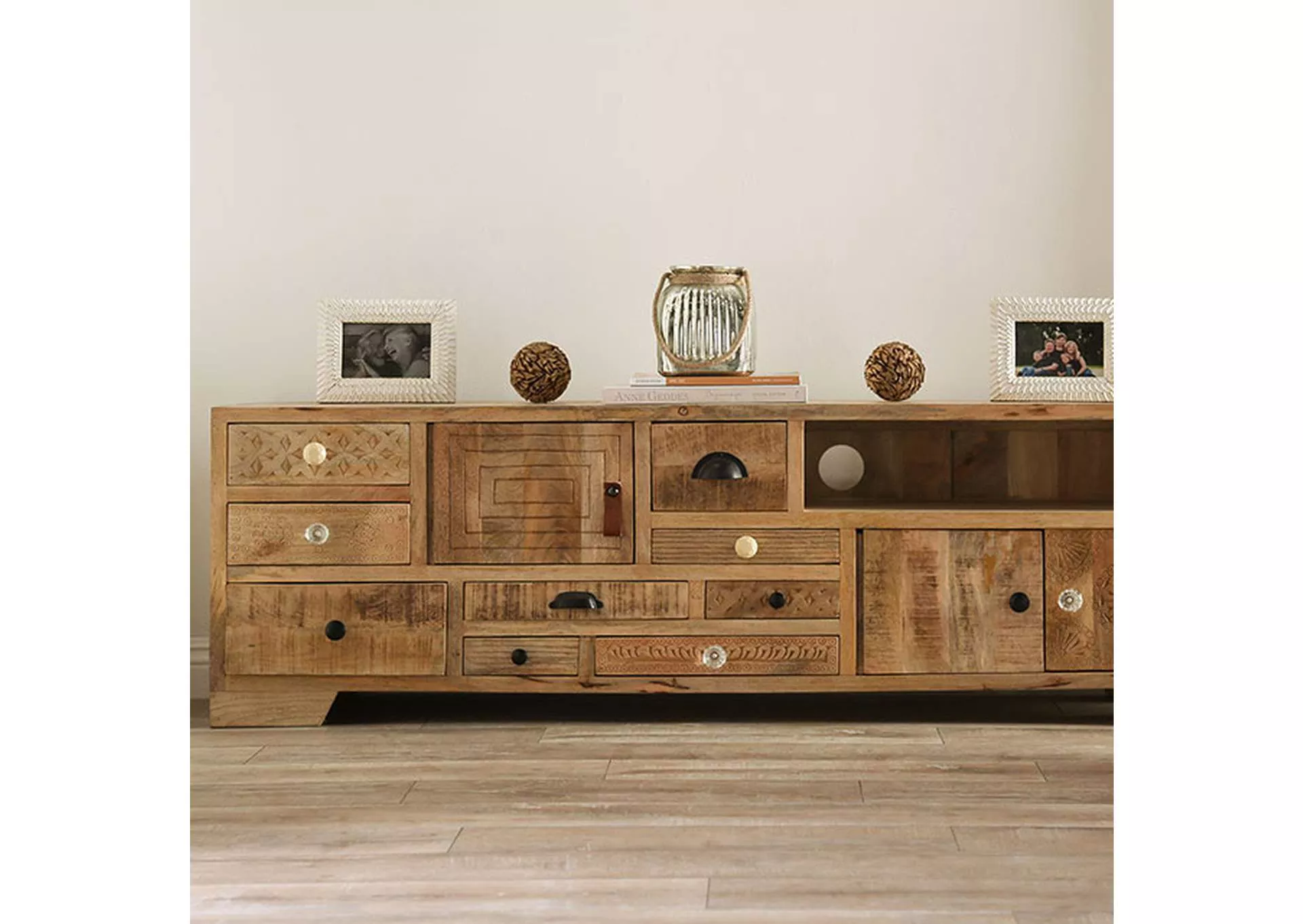 Blanchefleur Media Console