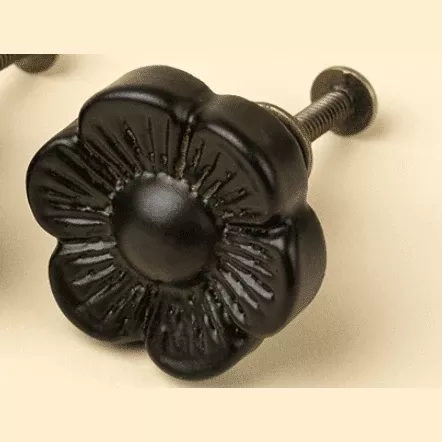 Daisy Iron Knob