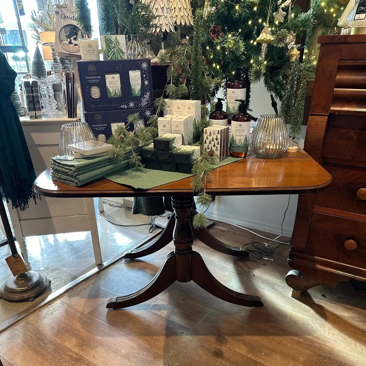 Drop Leaf Table with 3 Leaves