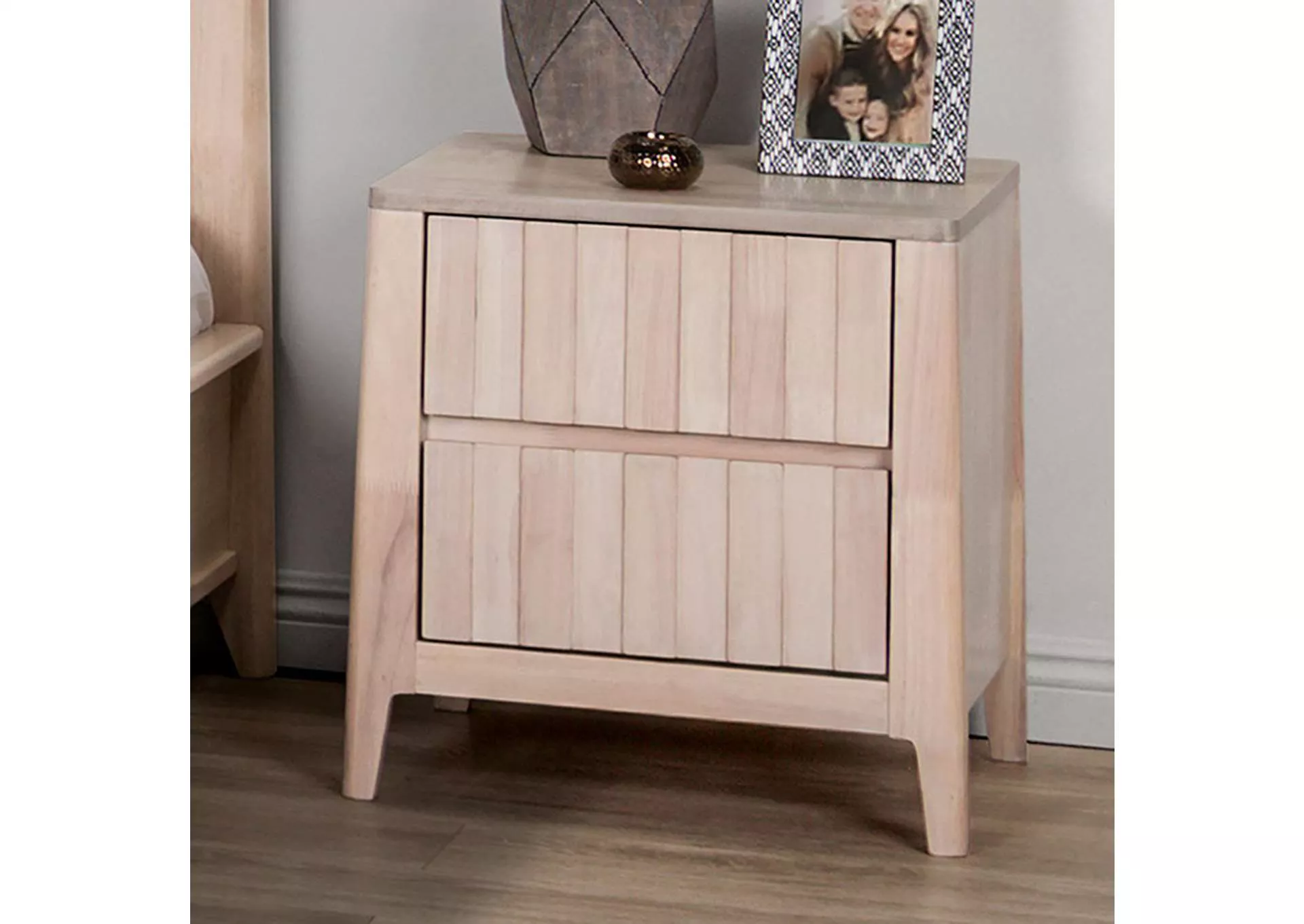 Gervais - Night Stand