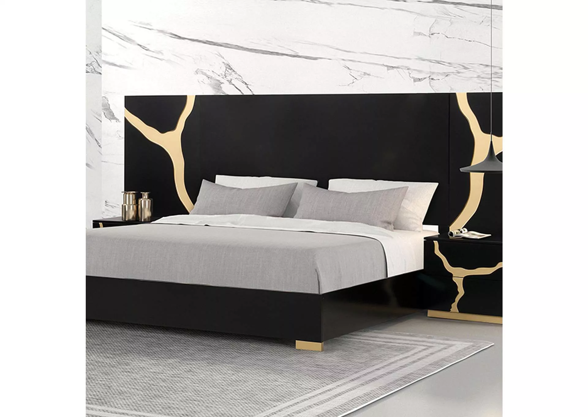 Goldsberg - Queen Bed w/ Wall Panels