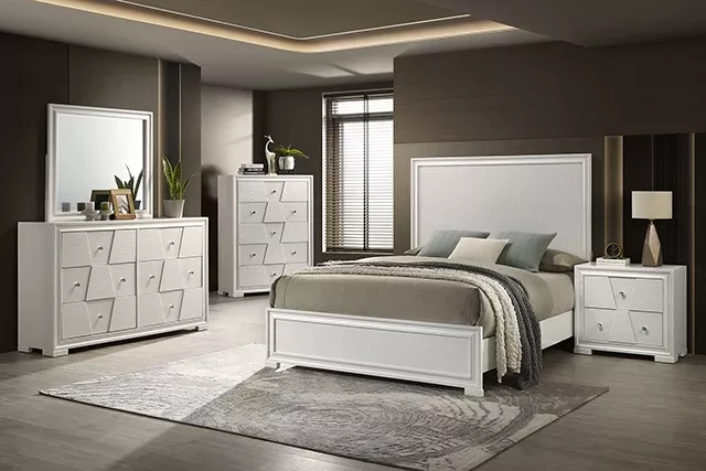 Holsted - 4 Pc Queen Bedroom Set