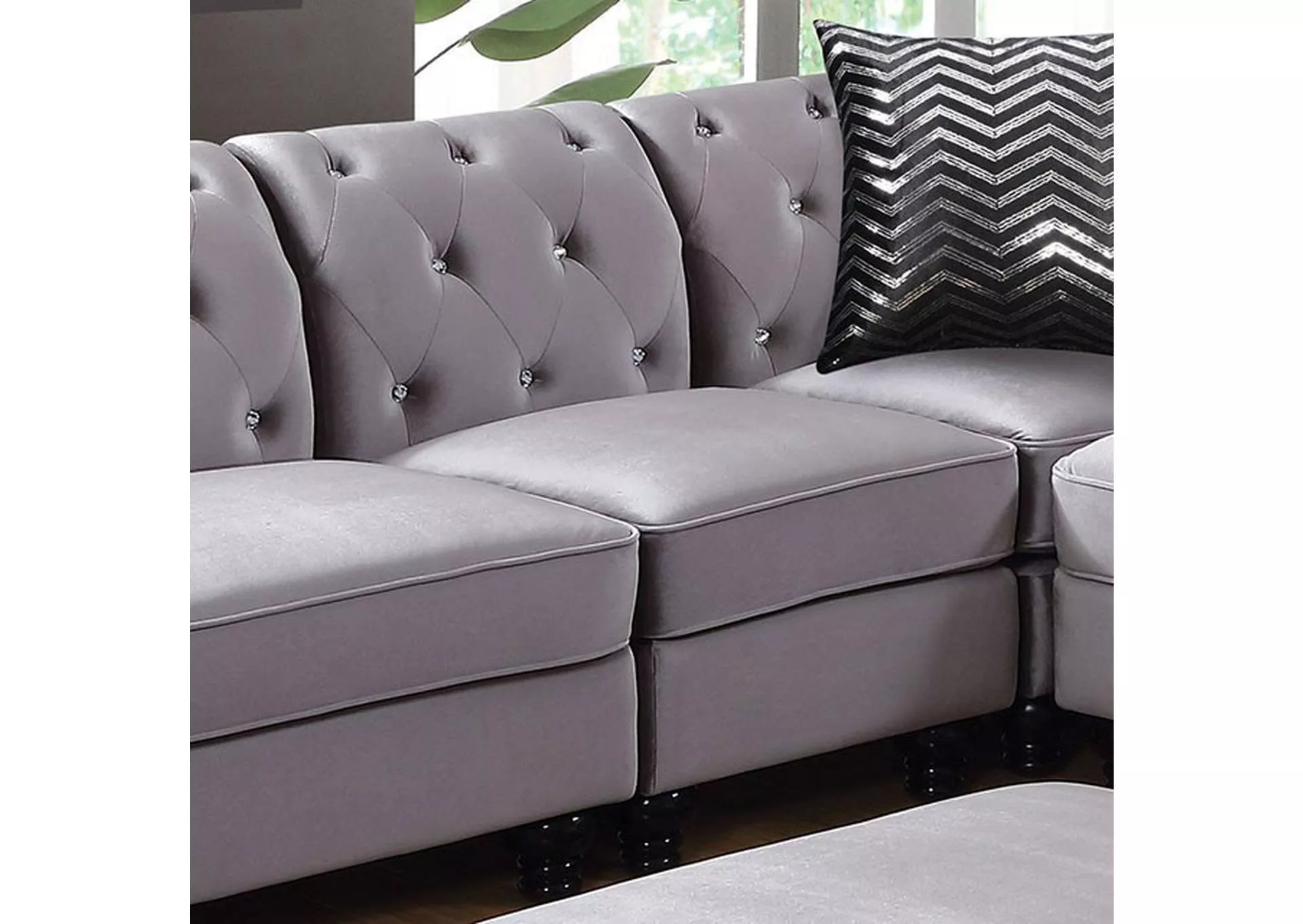 Jolanda - Left Armless Chair