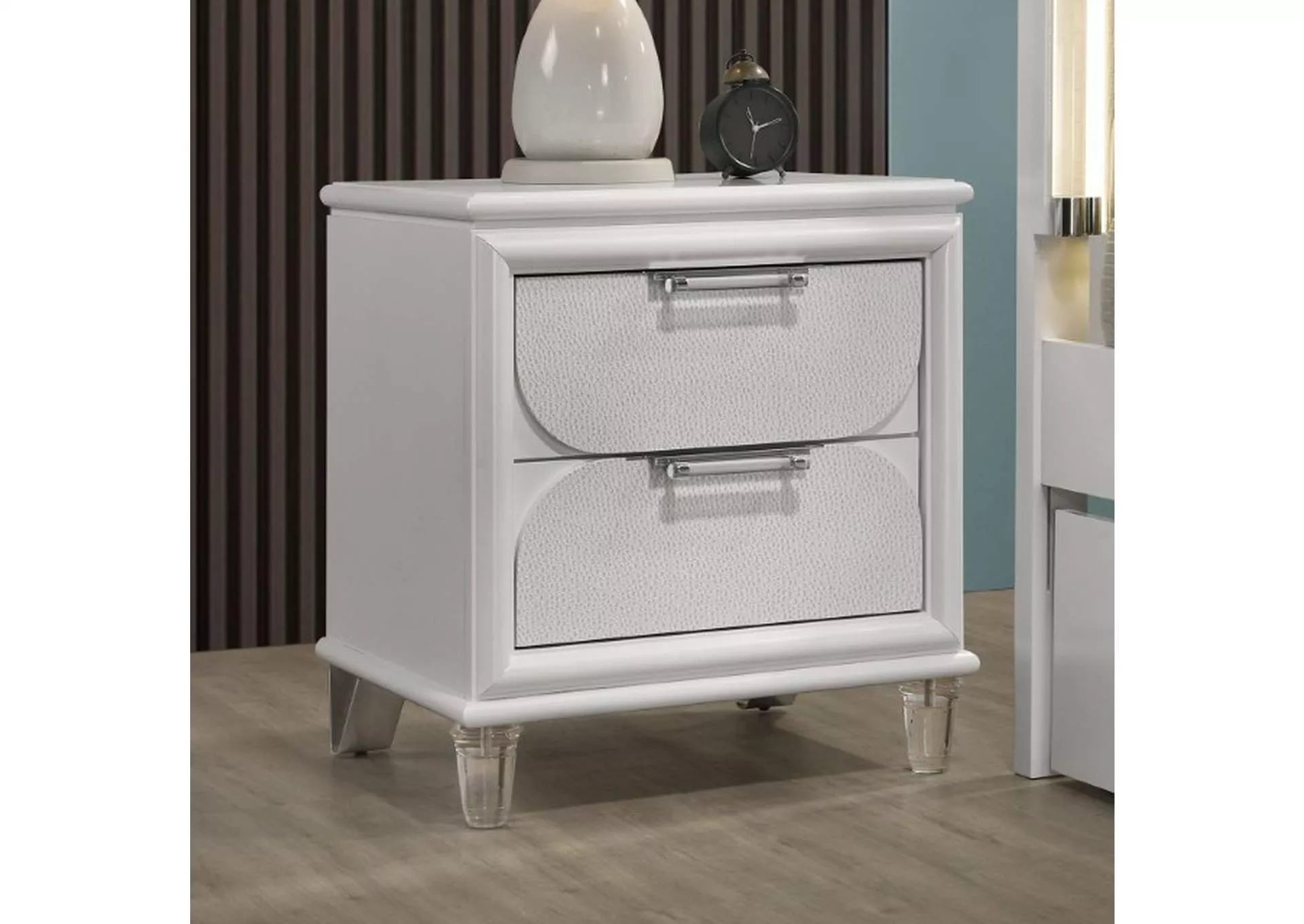 Lareina - Nightstand