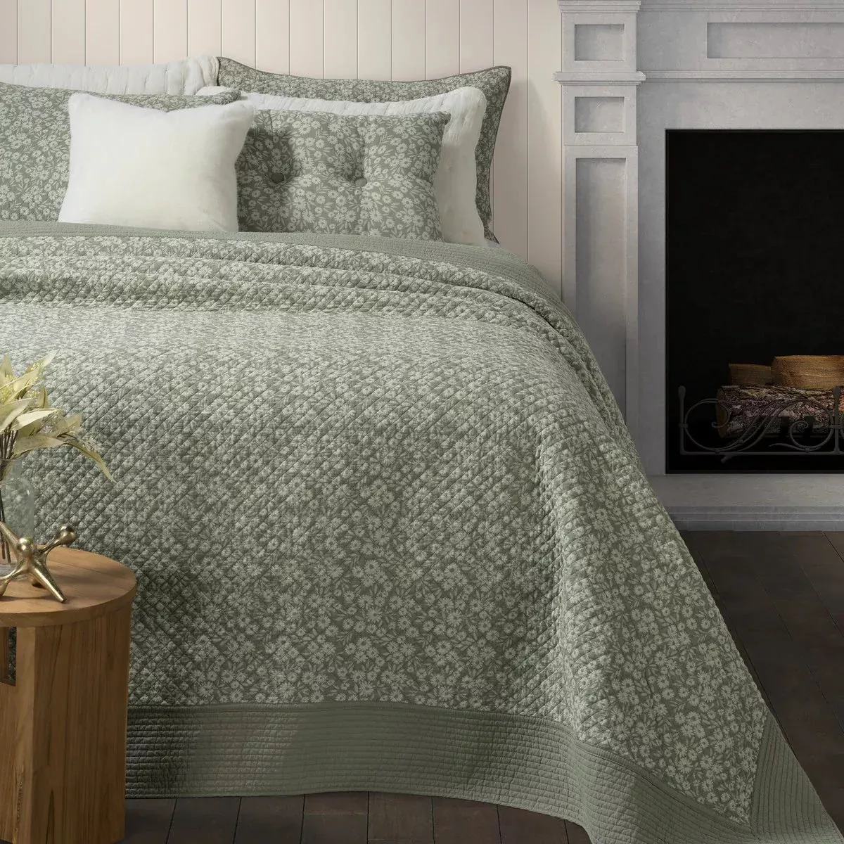 Maggie Green Quilt Set