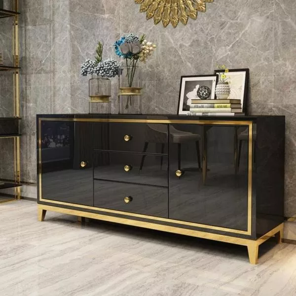 Spacious Kitchen Room Buffet Table