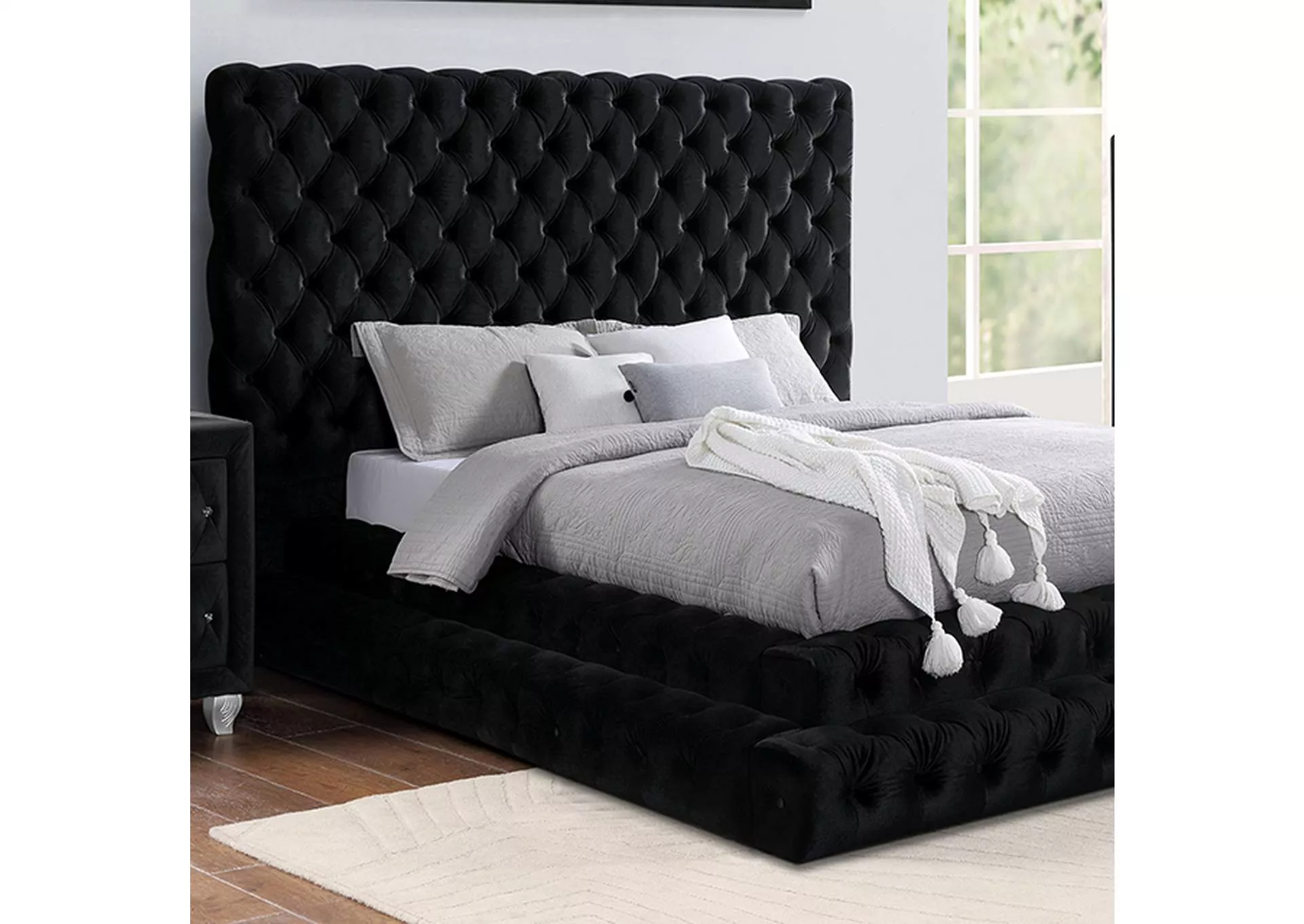 Stefania - Queen Bed