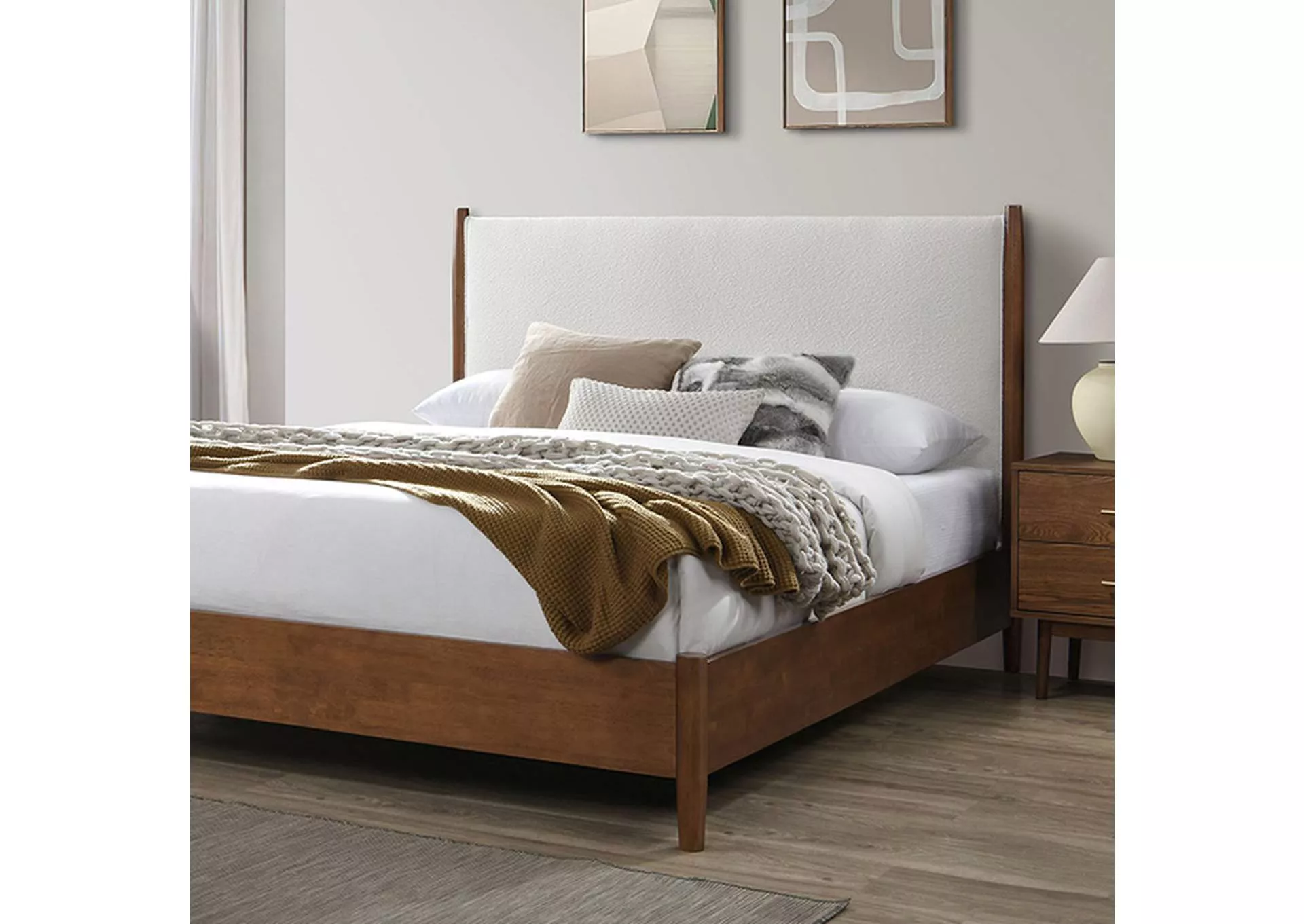 Thusis - Queen Bed
