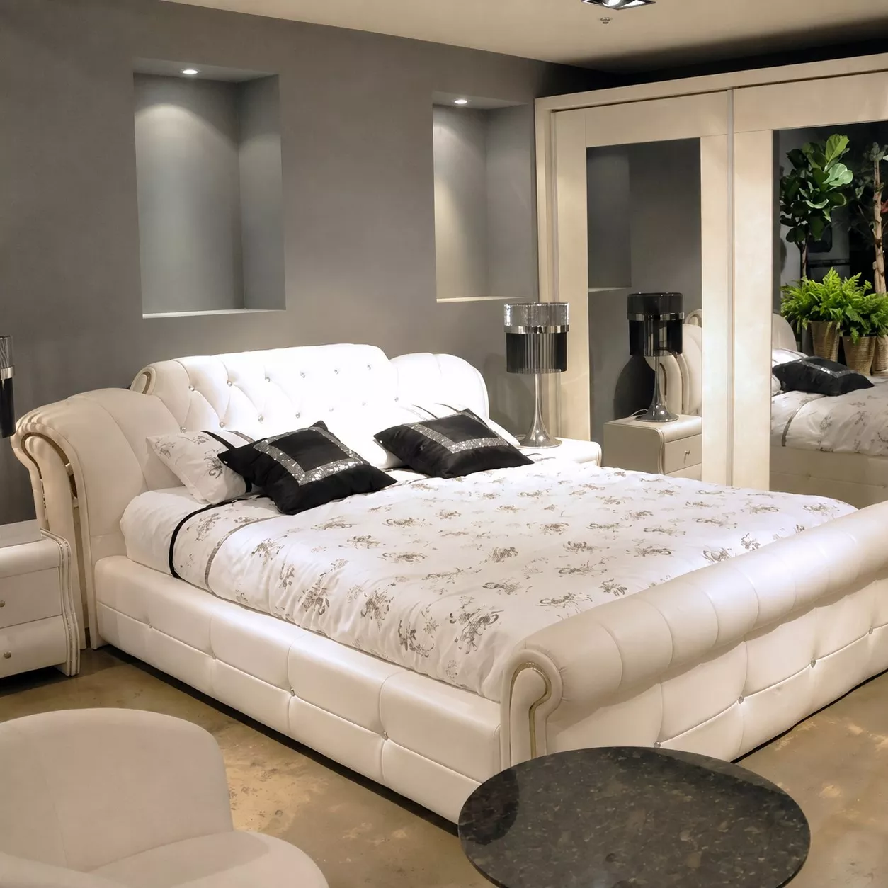 Tufted Leather Modern Solid Bed